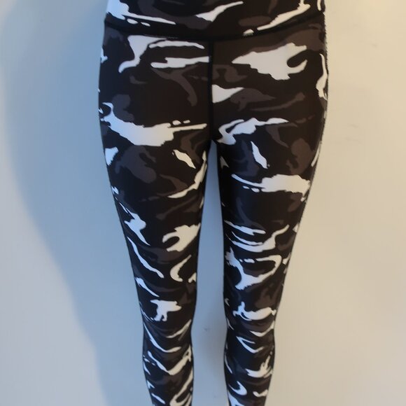 Womens Human Performance Engineering Blk, Gray, White Camouflage Leggings M - Picture 2 of 6
